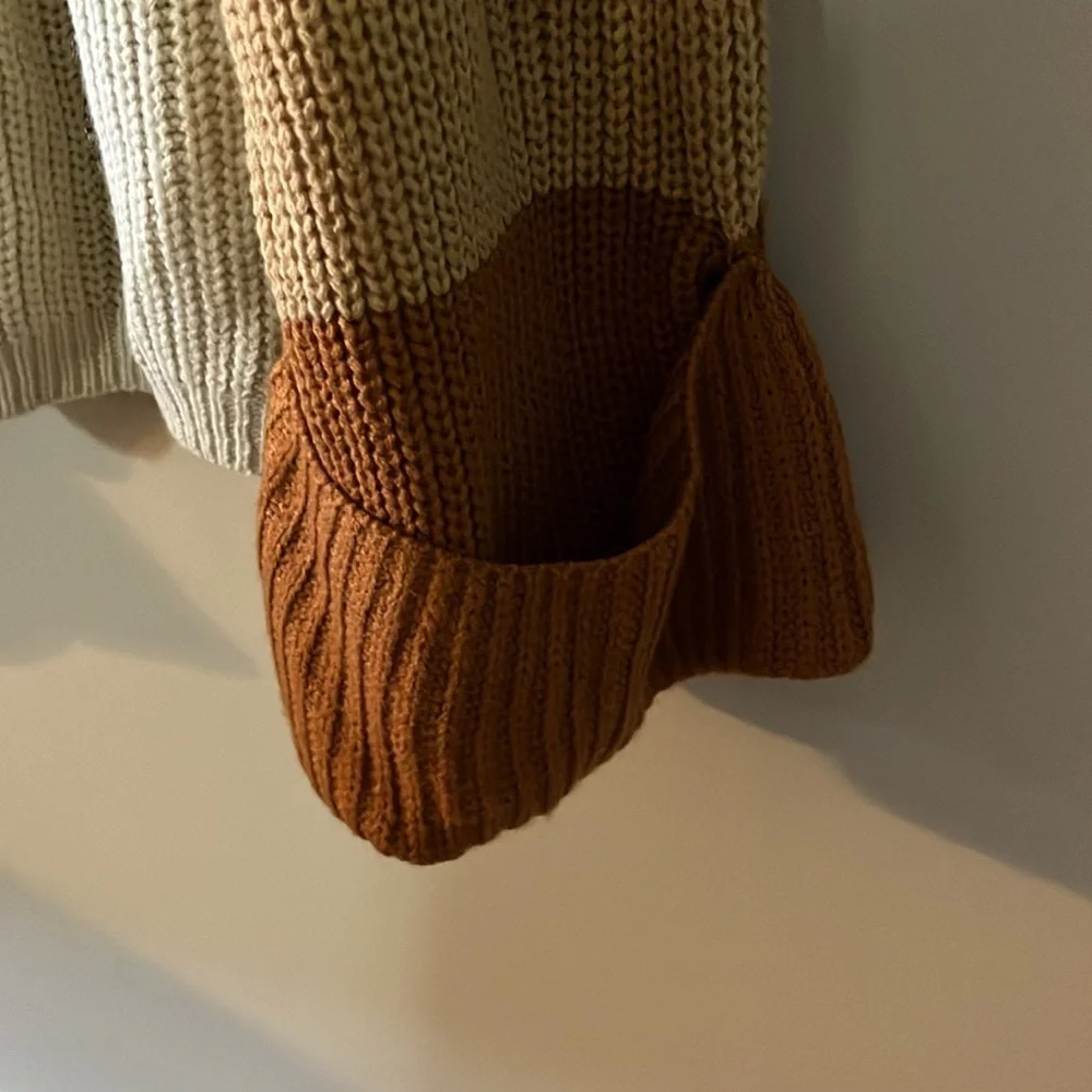 Miss Sparkling Size Medium Cream/Tan/Dark Orange Sweater - Picture 5 of 6